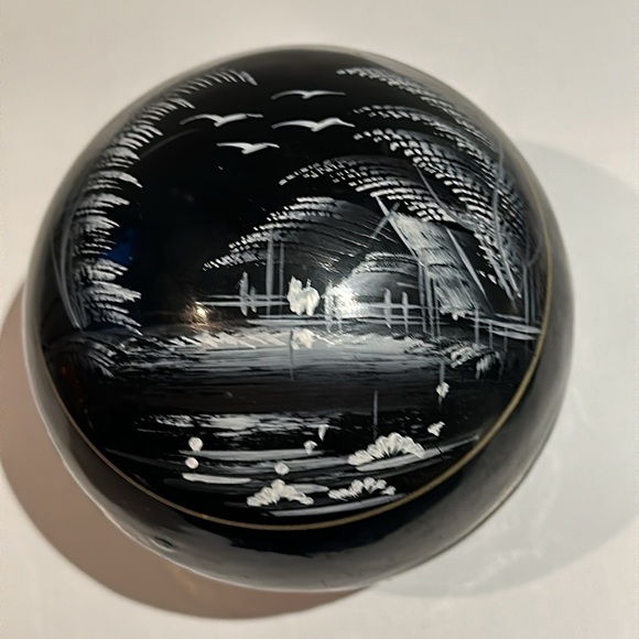 Set of 3 Nesting Lacquered Wood Round Decorative Trinket Box's Handpainted - Picture 6 of 6